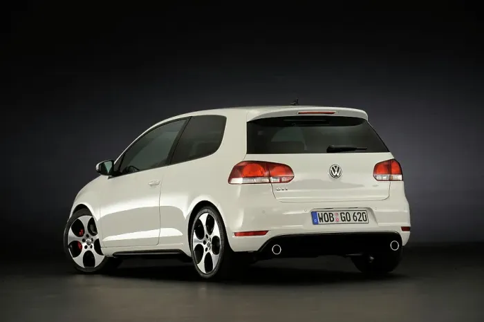 Framed Print : VW Golf GTI mk 6 2008. Artist: Simon Clay Framed Print : VW Golf GTI mk 6 2008. Artist: Simon Clay