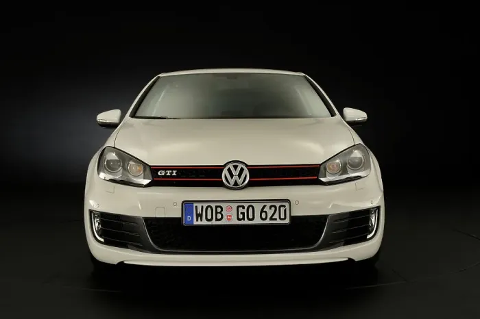 Framed Print : VW Golf GTI mk 6 2008. Artist: Simon Clay Framed Print : VW Golf GTI mk 6 2008. Artist: Simon Clay