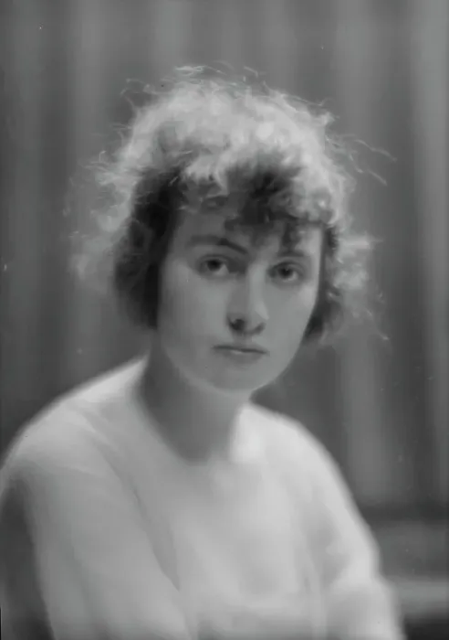 Framed Print : Waite, W. Miss, portrait photograph, 1915. Creator: Arnold Genthe Framed Print : Waite, W. Miss, portrait photograph, 1915. Creator: Arnold Genthe
