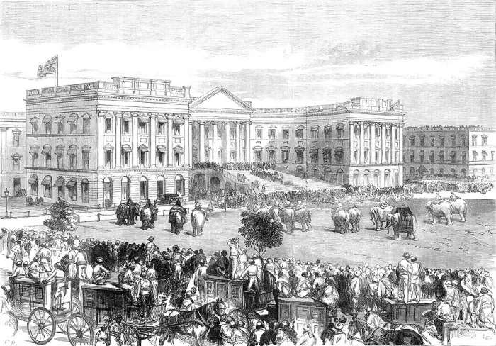Framed Print : Waiting for the arrival of the Duke of Edinburgh at Government House, Calcutta, 1870. Creator: C. R Framed Print : Waiting for the arrival of the Duke of Edinburgh at Government House, Calcutta, 1870. Creator: C. R