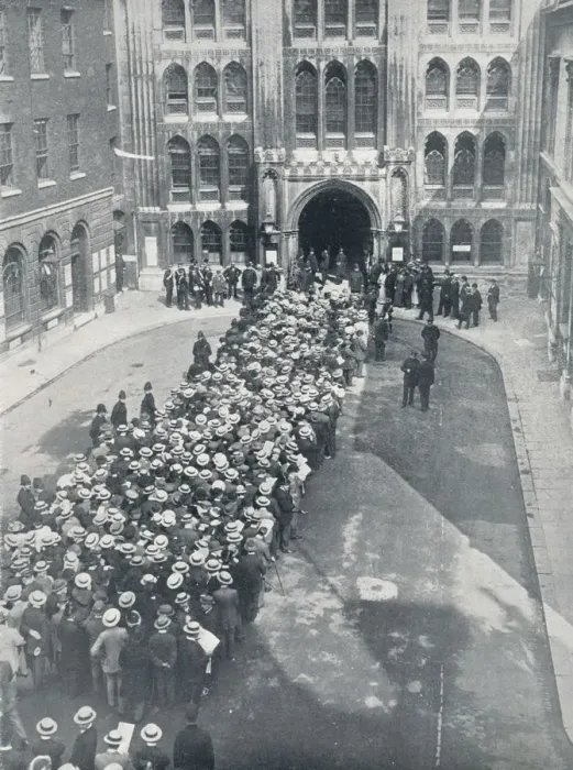 Framed Print : Waiting to enter the Guildhall for Mr. Asquiths first great call to arms meeting, 1914 Framed Print : Waiting to enter the Guildhall for Mr. Asquiths first great call to arms meeting, 1914