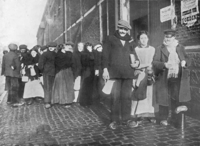 Framed Print : Waiting for relief rations at Bruges, 1915 Framed Print : Waiting for relief rations at Bruges, 1915