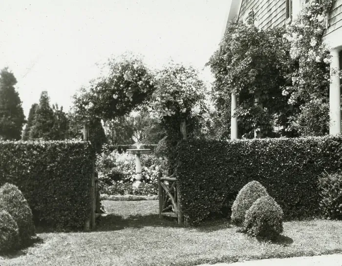 Framed Print : Wallace Reid house, East Hampton, New York, c1915. Creator: Frances Benjamin Johnston Framed Print : Wallace Reid house, East Hampton, New York, c1915. Creator: Frances Benjamin Johnston