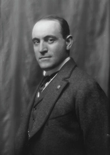 Walter, H.D. Mr. portrait photograph, 1912 Dec. 1. Creator: Arnold Genthe