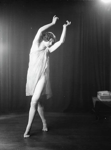 Wanger, Beatrice, Miss, 1922 June 26. Creator: Arnold Genthe