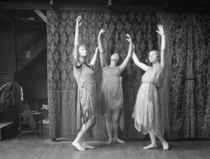 Framed Print : Wanger, Beatrice, Miss, and other dancers, between 1912 and 1920. Creator: Arnold Genthe Framed Print : Wanger, Beatrice, Miss, and other dancers, between 1912 and 1920. Creator: Arnold Genthe