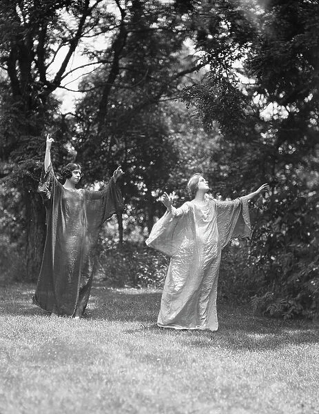 Wanger, Beatrice, Miss, and Miss Solveig Hornbeck, 1921 June 21. Creator: Arnold Genthe