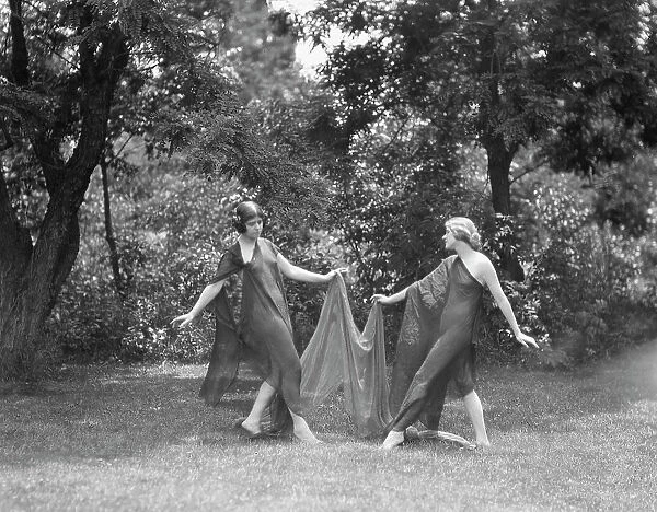 Wanger, Beatrice, Miss, and Miss Solveig Hornbeck, 1921 June 21. Creator: Arnold Genthe