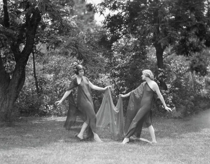 Framed Print : Wanger, Beatrice, Miss, and Miss Solveig Hornbeck, 1921 June 21. Creator: Arnold Genthe