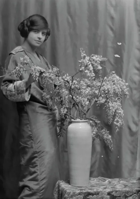 Framed Print : Wanger, Beatrice, Miss, portrait photograph, between 1912 and 1915. Creator: Arnold Genthe Framed Print : Wanger, Beatrice, Miss, portrait photograph, between 1912 and 1915. Creator: Arnold Genthe