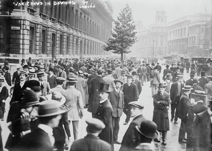 Framed Print : War Crowd in Downing St. London, 1914. Creator: Bain News Service Framed Print : War Crowd in Downing St. London, 1914. Creator: Bain News Service