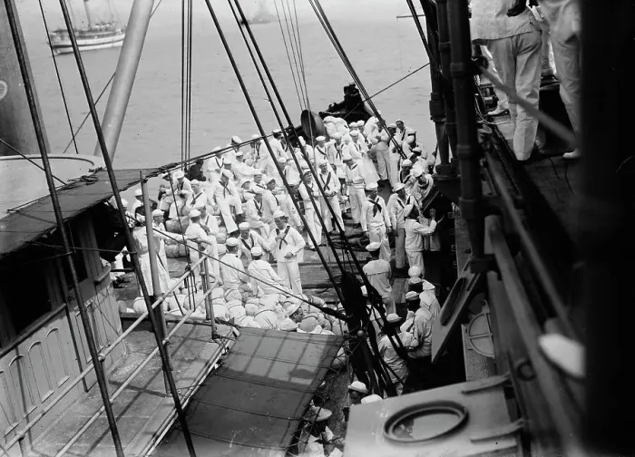 Framed Print : War game - Naval Reserve going ashore, between c1910 and c1915. Creator: Bain News Service Framed Print : War game - Naval Reserve going ashore, between c1910 and c1915. Creator: Bain News Service