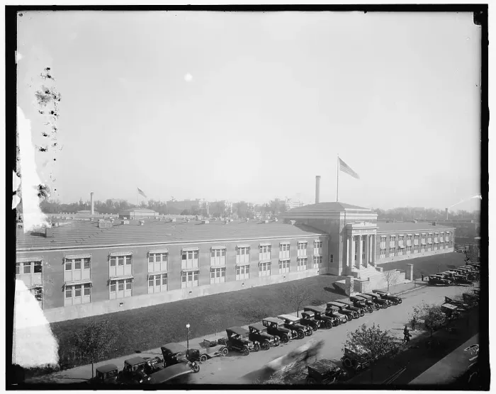 Framed Print : War Trade Board Bldg, between 1910 and 1920. Creator: Harris & Ewing. War Trade Board Bldg, between 1910 and 1920. Creator: Harris & Ewing Framed Print : War Trade Board Bldg, between 1910 and 1920. Creator: Harris & Ewing. War Trade Board Bldg, between 1910 and 1920. Creator: Harris & Ewing