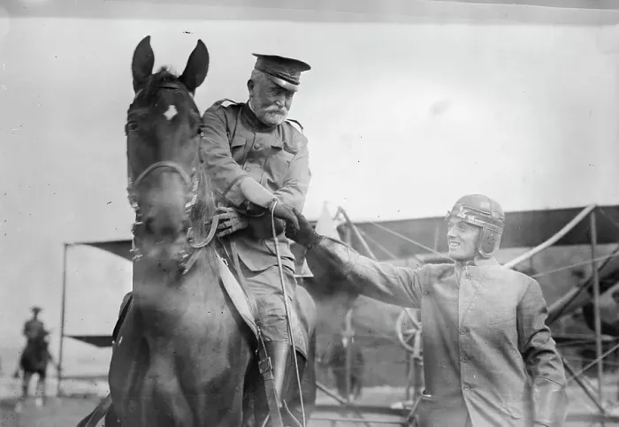 Framed Print : Ward says good by [i.e. goodbye] to Gen. Grant, 1911. Creator: Bain News Service