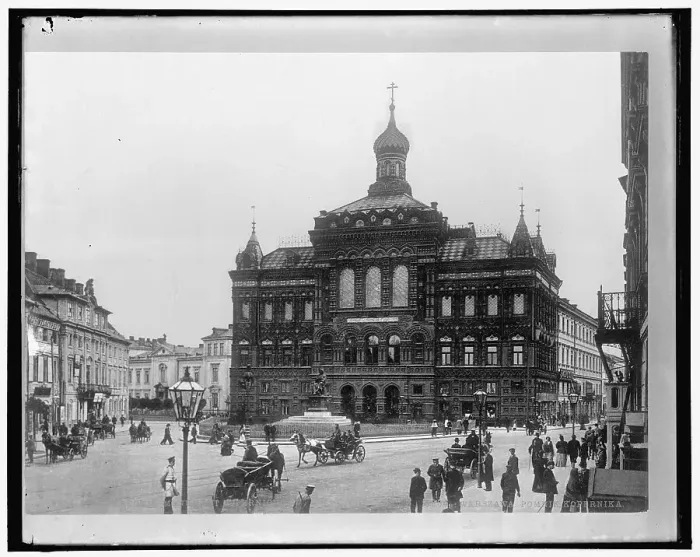 Framed Print : Warszawa Pomnik Kopernika, between 1910 and 1920. Creator: Harris & Ewing. Warszawa Pomnik Kopernika, between 1910 and 1920. Creator: Harris & Ewing Framed Print : Warszawa Pomnik Kopernika, between 1910 and 1920. Creator: Harris & Ewing. Warszawa Pomnik Kopernika, between 1910 and 1920. Creator: Harris & Ewing