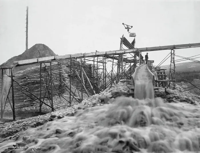 Framed Print : Washing gold, 1916. Creator: Unknown Framed Print : Washing gold, 1916. Creator: Unknown