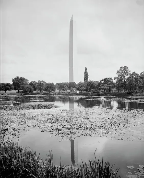 Framed Print : Washington Monument, Washington, D.C. between 1900 and 1910. Creator: Unknown Framed Print : Washington Monument, Washington, D.C. between 1900 and 1910. Creator: Unknown
