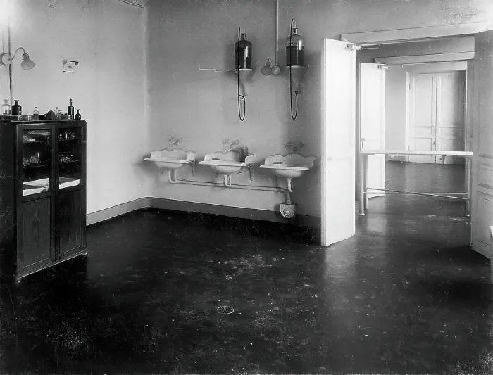 Framed Print : A washroom or operating room in the Physiological Laboratory either at the Institute of... 1904. Creator: Unknown Framed Print : A washroom or operating room in the Physiological Laboratory either at the Institute of... 1904. Creator: Unknown