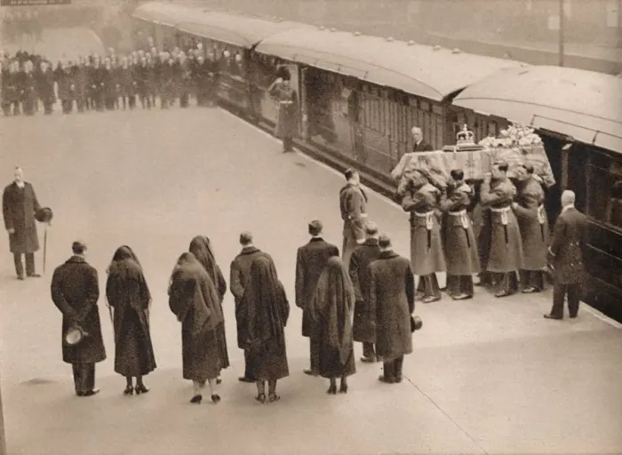 Framed Print : Watching the coffin, covered by the Royal Standard, 1936 Framed Print : Watching the coffin, covered by the Royal Standard, 1936