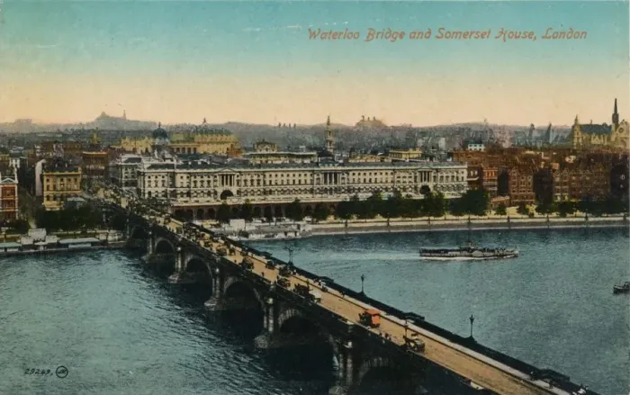 Framed Print : Waterloo Bridge and Somerset House, London, c1910 Framed Print : Waterloo Bridge and Somerset House, London, c1910