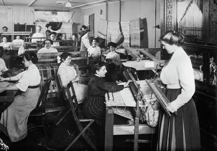Framed Print : Weavers at work, between c1910 and c1915. Creator: Bain News Service Framed Print : Weavers at work, between c1910 and c1915. Creator: Bain News Service