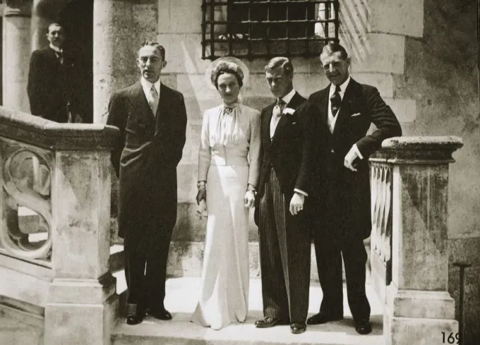 Framed Print : The wedding party at the marriage of the Duchess and Duke of Windsor, France, 3 June 1937 Framed Print : The wedding party at the marriage of the Duchess and Duke of Windsor, France, 3 June 1937