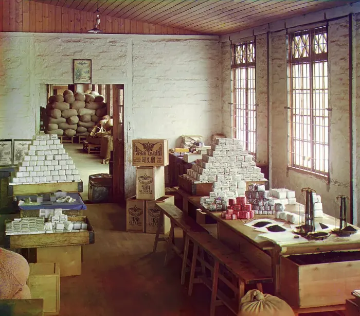 Framed Print : Weighing section [Chakva tea factory], between 1905 and 1915. Creator: Sergey Mikhaylovich Prokudin-Gorsky