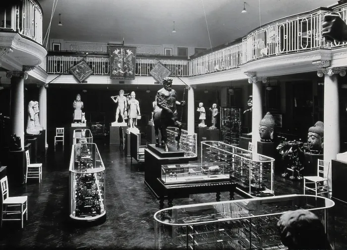 Framed Print : Wellcome Historical Medical Museum, Wigmore Street, London: the galleried Hall of Statuary. Creator: Unknown Framed Print : Wellcome Historical Medical Museum, Wigmore Street, London: the galleried Hall of Statuary. Creator: Unknown