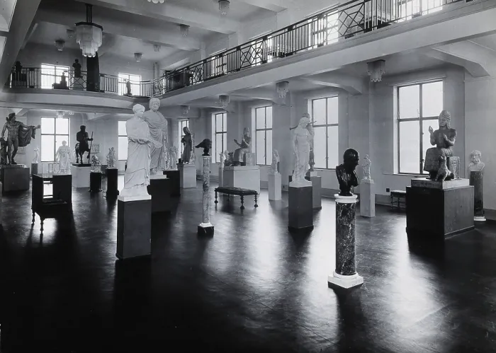 Framed Print : The Wellcome Research Institution's building, Euston Road, London: the Hall of Statuary of Framed Print : The Wellcome Research Institution's building, Euston Road, London: the Hall of Statuary of