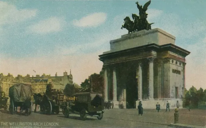 Framed Print : The Wellington Arch, London, c1910 Framed Print : The Wellington Arch, London, c1910