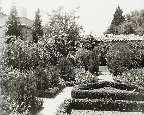 Wellington Stanley Morse house, 450 South San Rafael Avenue, Pasadena, California, 1917. Creator: Frances Benjamin Johnston