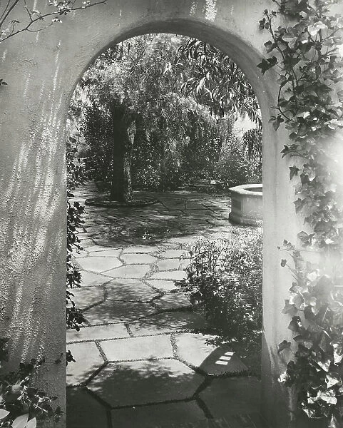 Wellington Stanley Morse house, 450 South San Rafael Avenue, Pasadena, California, 1917. Creator: Frances Benjamin Johnston
