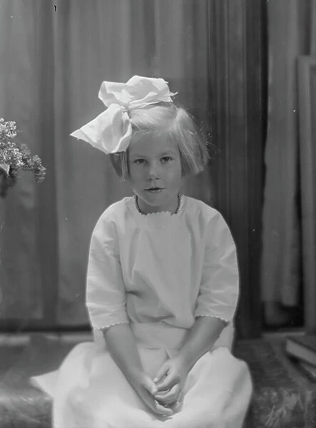 Welsh, Miss, portrait photograph, 1916. Creator: Arnold Genthe