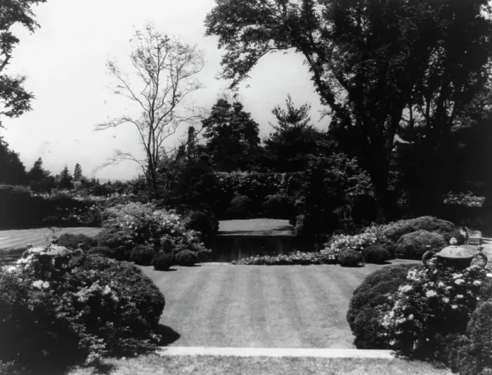 Framed Print : Welwyn, Harold Irving Pratt house, 100 Crescent Beach Road, Glen Cove, New York, c1918. Creator: Frances Benjamin Johnston. Welwyn, Harold Irving Pratt house, 100 Crescent Beach Road, Glen Cove, New York, c1918 Framed Print : Welwyn, Harold Irving Pratt house, 100 Crescent Beach Road, Glen Cove, New York, c1918. Creator: Frances Benjamin Johnston. Welwyn, Harold Irving Pratt house, 100 Crescent Beach Road, Glen Cove, New York, c1918