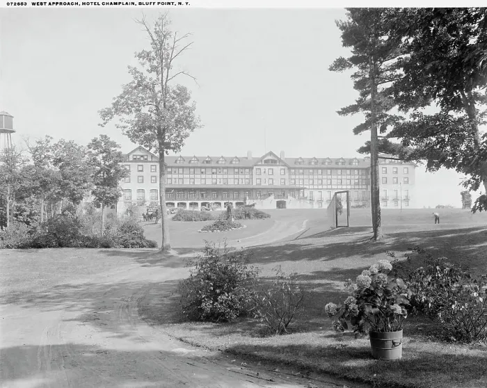 Framed Print : West approach, Hotel Champlain, Bluff Point, N.Y. between 1900 and 1920. Creator: Unknown Framed Print : West approach, Hotel Champlain, Bluff Point, N.Y. between 1900 and 1920. Creator: Unknown