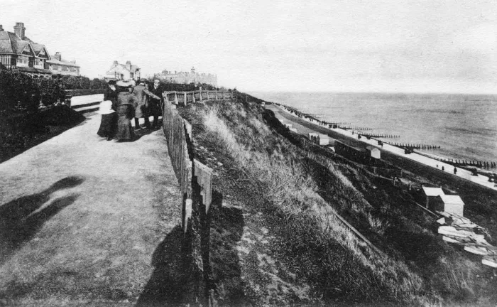 Framed Print : West Cliff and gardens, Felixstowe, Suffolk, early 20th century Framed Print : West Cliff and gardens, Felixstowe, Suffolk, early 20th century
