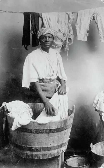 Framed Print : West Indian woman, between c1910 and c1915. Creator: Bain News Service Framed Print : West Indian woman, between c1910 and c1915. Creator: Bain News Service