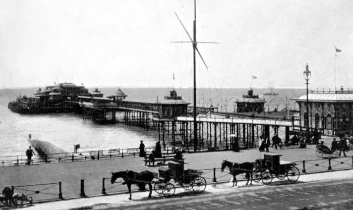 Framed Print : West Pier, Brighton, Sussex, early 20th Century Framed Print : West Pier, Brighton, Sussex, early 20th Century