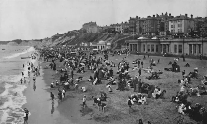 Framed Print : The West Sands, c1910 Framed Print : The West Sands, c1910