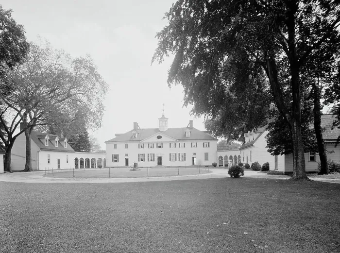 Framed Print : West view of the mansion at Mt. Vernon, c.between 1910 and 1920. Creator: Unknown Framed Print : West view of the mansion at Mt. Vernon, c.between 1910 and 1920. Creator: Unknown