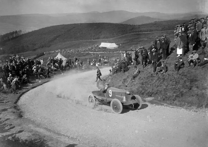 Framed Print : WG Tucks Humber 14 hp competing in the Caerphilly Hillclimb, Wales, 25 June 1914 Framed Print : WG Tucks Humber 14 hp competing in the Caerphilly Hillclimb, Wales, 25 June 1914