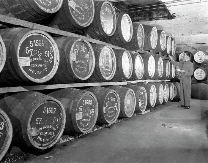 Framed Print : Whiskey blending at Wiley & Co, a Sheffield bonded warehouse, South Yorkshire, 1960 Framed Print : Whiskey blending at Wiley & Co, a Sheffield bonded warehouse, South Yorkshire, 1960