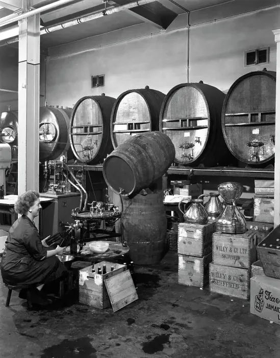Framed Print : Whisky blending at Wiley & Co, Sheffield, South Yorkshire, 1960 Framed Print : Whisky blending at Wiley & Co, Sheffield, South Yorkshire, 1960