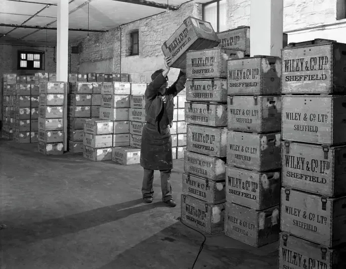 Framed Print : Whisky blending at Wiley & Co, Sheffield, South Yorkshire, 1960 Framed Print : Whisky blending at Wiley & Co, Sheffield, South Yorkshire, 1960