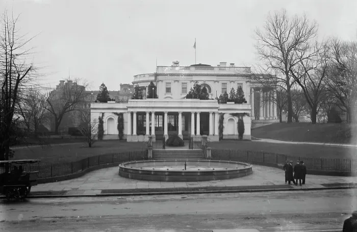 Framed Print : White House, between c1910 and c1915. Creator: Bain News Service Framed Print : White House, between c1910 and c1915. Creator: Bain News Service