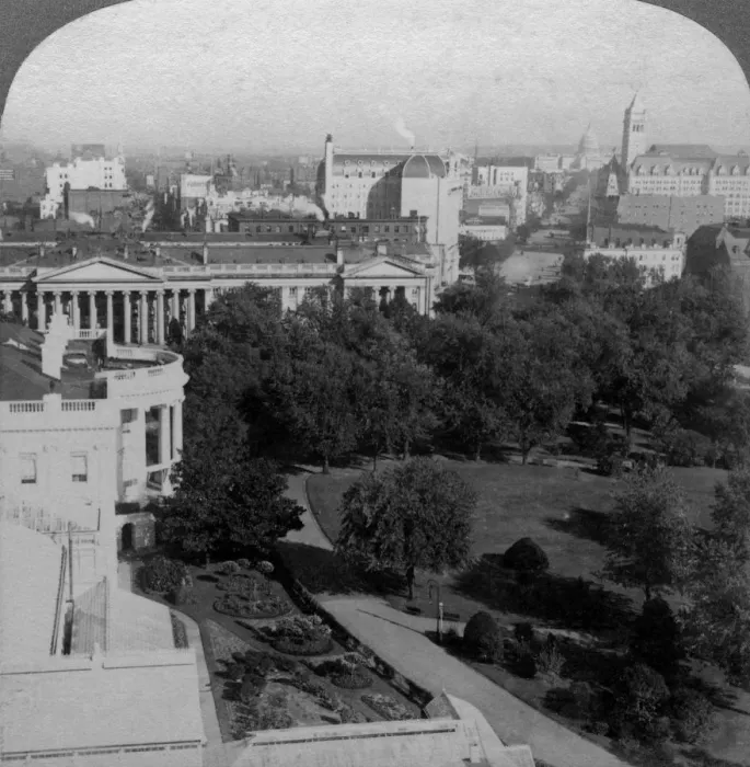 Framed Print : The White House and the Treasury Building, Washington DC, USA. Artist: Underwood & Underwood Framed Print : The White House and the Treasury Building, Washington DC, USA. Artist: Underwood & Underwood