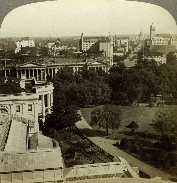 Framed Print : The White House and the Treasury Building, Washington DC, USA. Artist: Underwood & Underwood Framed Print : The White House and the Treasury Building, Washington DC, USA. Artist: Underwood & Underwood