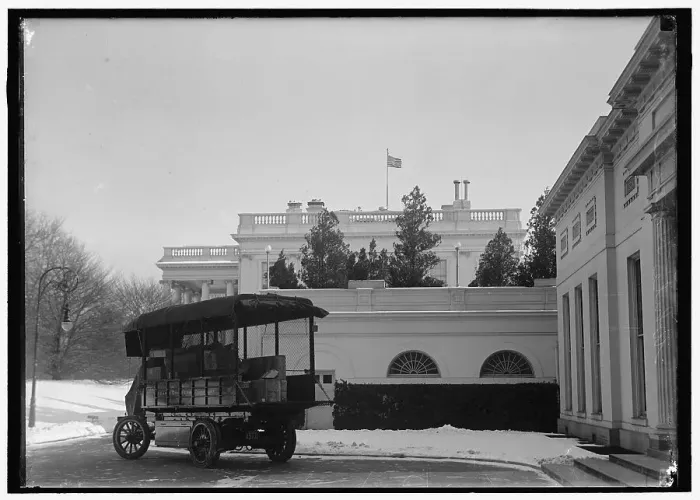 Framed Print : White House - truck outside, between 1914 and 1918. Creator: Harris & Ewing. White House - truck outside, between 1914 and 1918. Creator: Harris & Ewing Framed Print : White House - truck outside, between 1914 and 1918. Creator: Harris & Ewing. White House - truck outside, between 1914 and 1918. Creator: Harris & Ewing