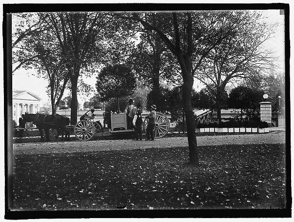 White House, Washington, D.C. between 1910 and 1917. Creator: Harris & Ewing. White House, Washington, D.C. between 1910 and 1917. Creator: Harris & Ewing