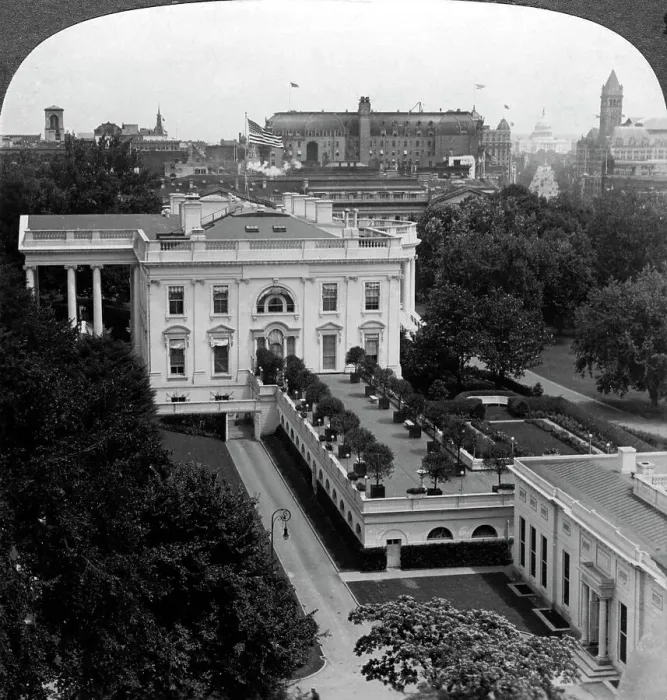 Framed Print : The White House, Washington DC, USA. Artist: Underwood & Underwood Framed Print : The White House, Washington DC, USA. Artist: Underwood & Underwood